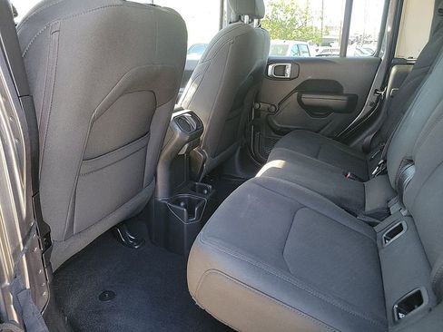Used 2022 Jeep Gladiator Sport image 19