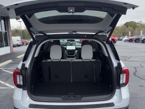 New 2026 Ford Explorer Active w/ Active Comfort Package image 5