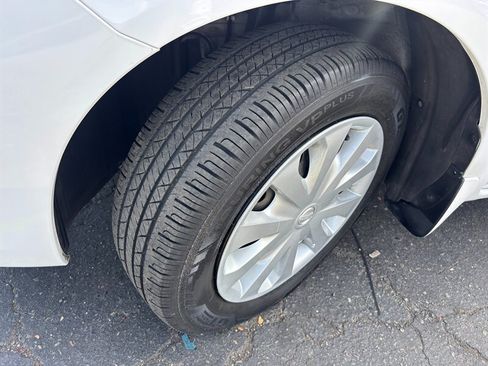 Used 2018 Nissan Versa SV FWD image 17