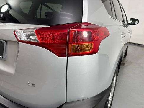 Used 2013 Toyota RAV4 LE FWD image 29