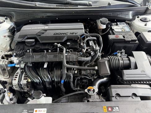 Used 2025 Hyundai Elantra Limited FWD image 40