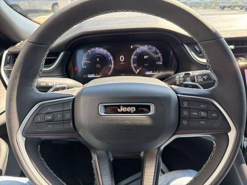 Used 2025 Jeep Grand Cherokee L Limited w/ Luxury Tech Group II RWD image 12
