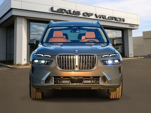 Used 2024 BMW X7 xDrive40i w/ Premium Package image 6