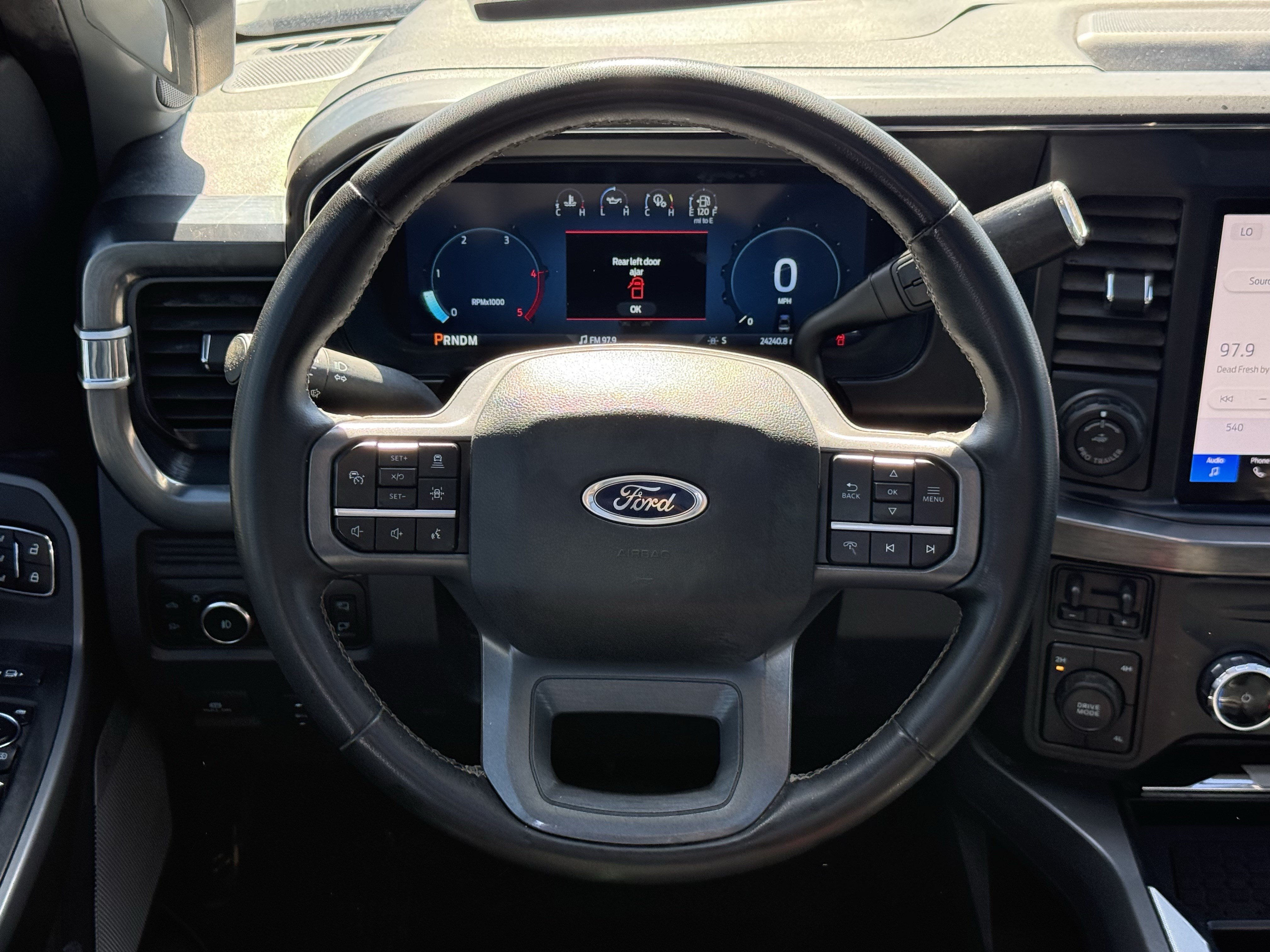 Used 2025 Ford F350 Lariat w/ Lariat Ultimate Package AWD/4WD image 16