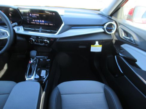 New 2026 Chevrolet Trax LT w/ Driver Confidence Package image 13