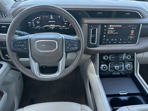 Used 2024 GMC Yukon Denali AWD/4WD image 16