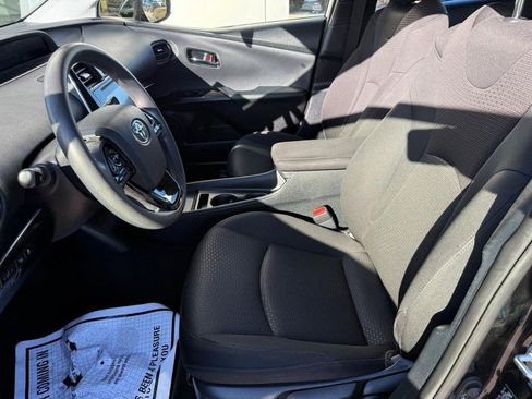 Used 2019 Toyota Prius LE image 16