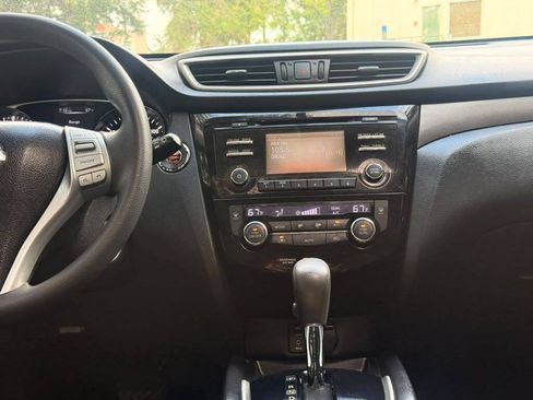 Used 2014 Nissan Rogue SV w/ SV Moonroof Package AWD/4WD image 17