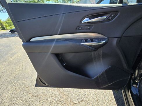 Used 2025 Cadillac XT4 Premium Luxury image 15