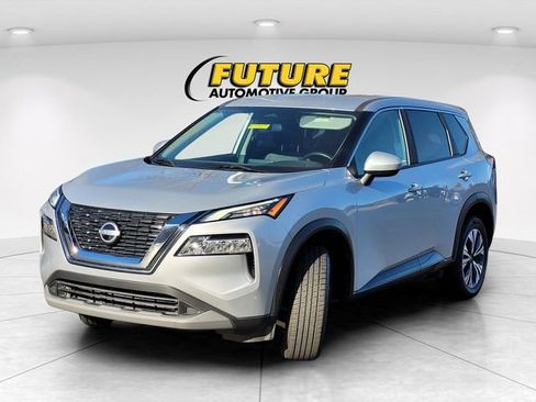 Used 2023 Nissan Rogue SV image 3
