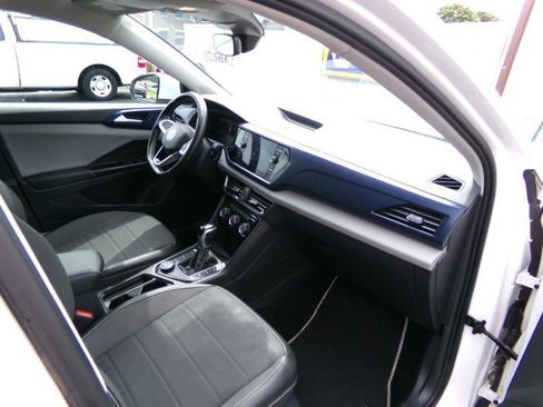 Used 2023 Volkswagen Taos SE AWD/4WD image 40