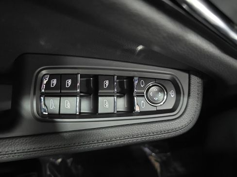 Certified 2026 Porsche Macan AWD/4WD image 21