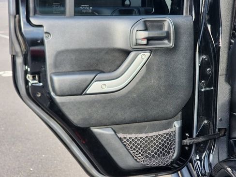 Used 2016 Jeep Wrangler Unlimited Rubicon image 23