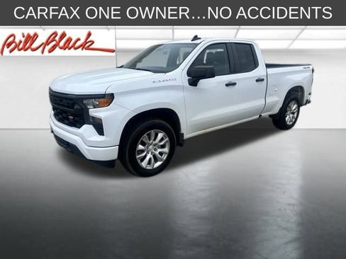Used 2023 Chevrolet Silverado 1500 Custom image 2