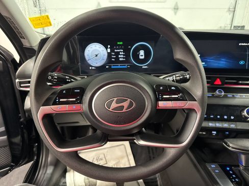 Used 2024 Hyundai Elantra SEL FWD image 30