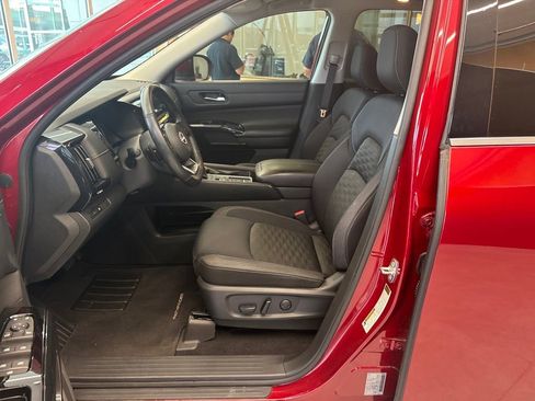 Used 2022 Nissan Pathfinder SV image 11