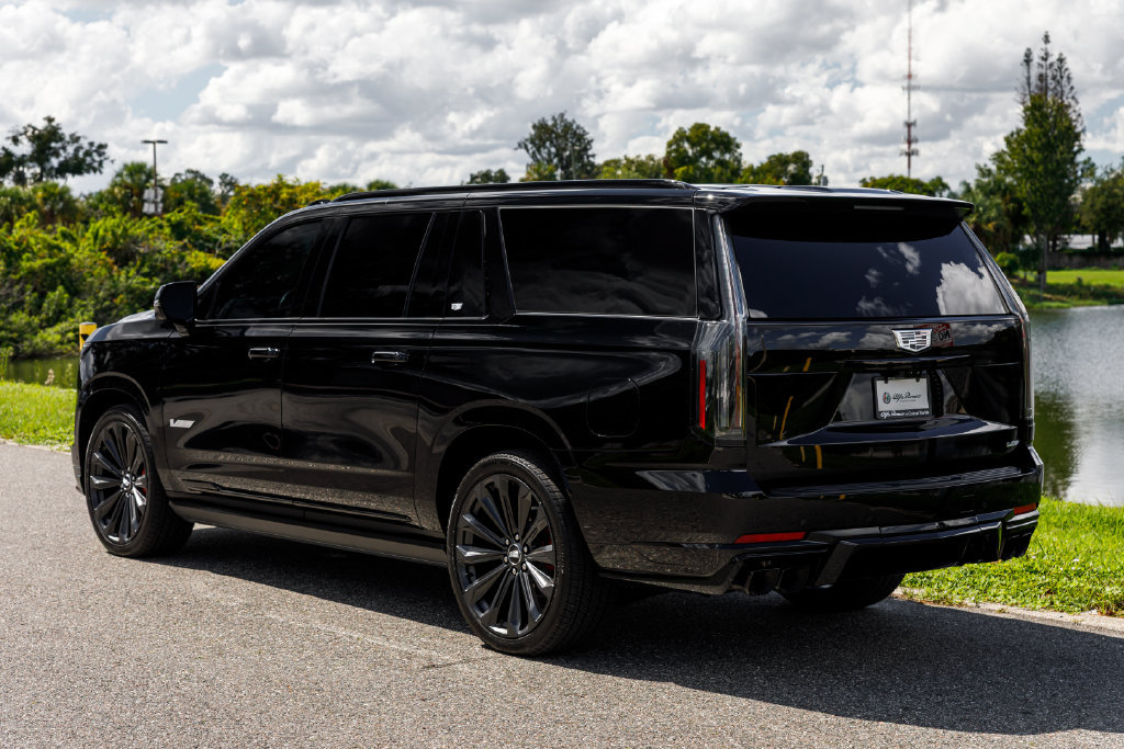 Used 2025 Cadillac Escalade ESV V AWD/4WD image 5