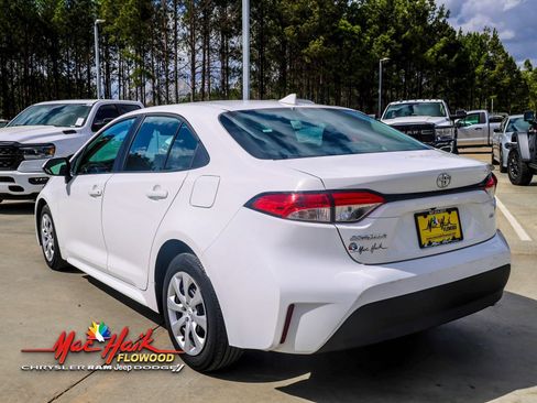 Used 2024 Toyota Corolla LE image 4