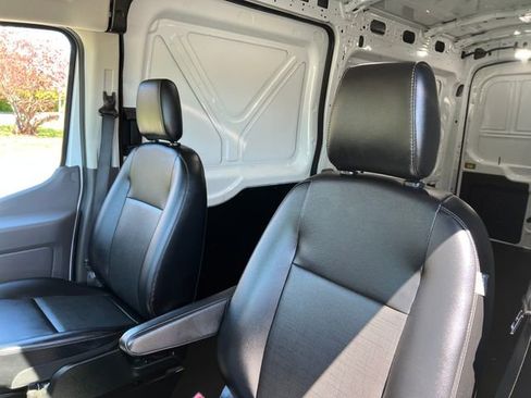 Used 2025 Ford Transit 250 148 Medium Roof RWD image 17