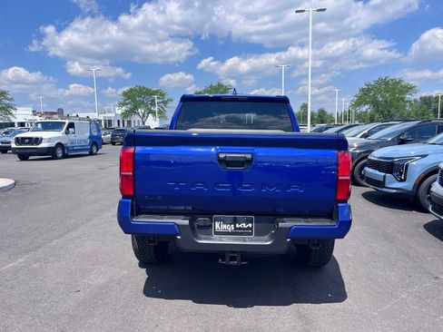 Used 2025 Toyota Tacoma TRD Off-Road AWD/4WD image 5
