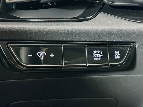 Used 2023 Kia Niro EX image 17