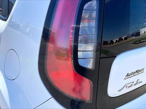 Used 2016 Kia Soul FWD image 28