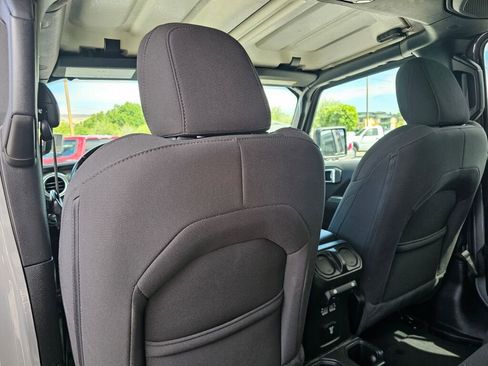 Used 2023 Jeep Wrangler Unlimited Sahara w/ Cold Weather Group AWD/4WD image 18