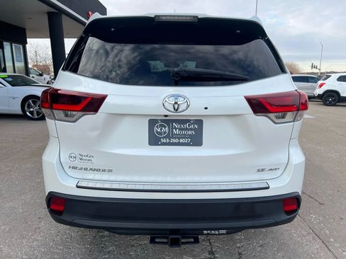 Used 2019 Toyota Highlander SE image 7