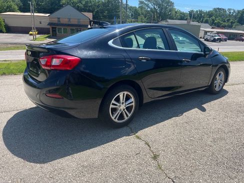 Used 2018 Chevrolet Cruze LT w/ LT Convenience Package FWD image 5