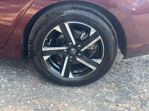 Used 2025 Nissan Sentra SV FWD image 29