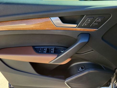 Used 2022 Audi Q5 2.0T Premium w/ Convenience Package image 22