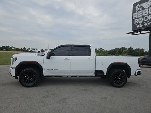 Used 2025 GMC Sierra 2500 AT4 AWD/4WD image 4