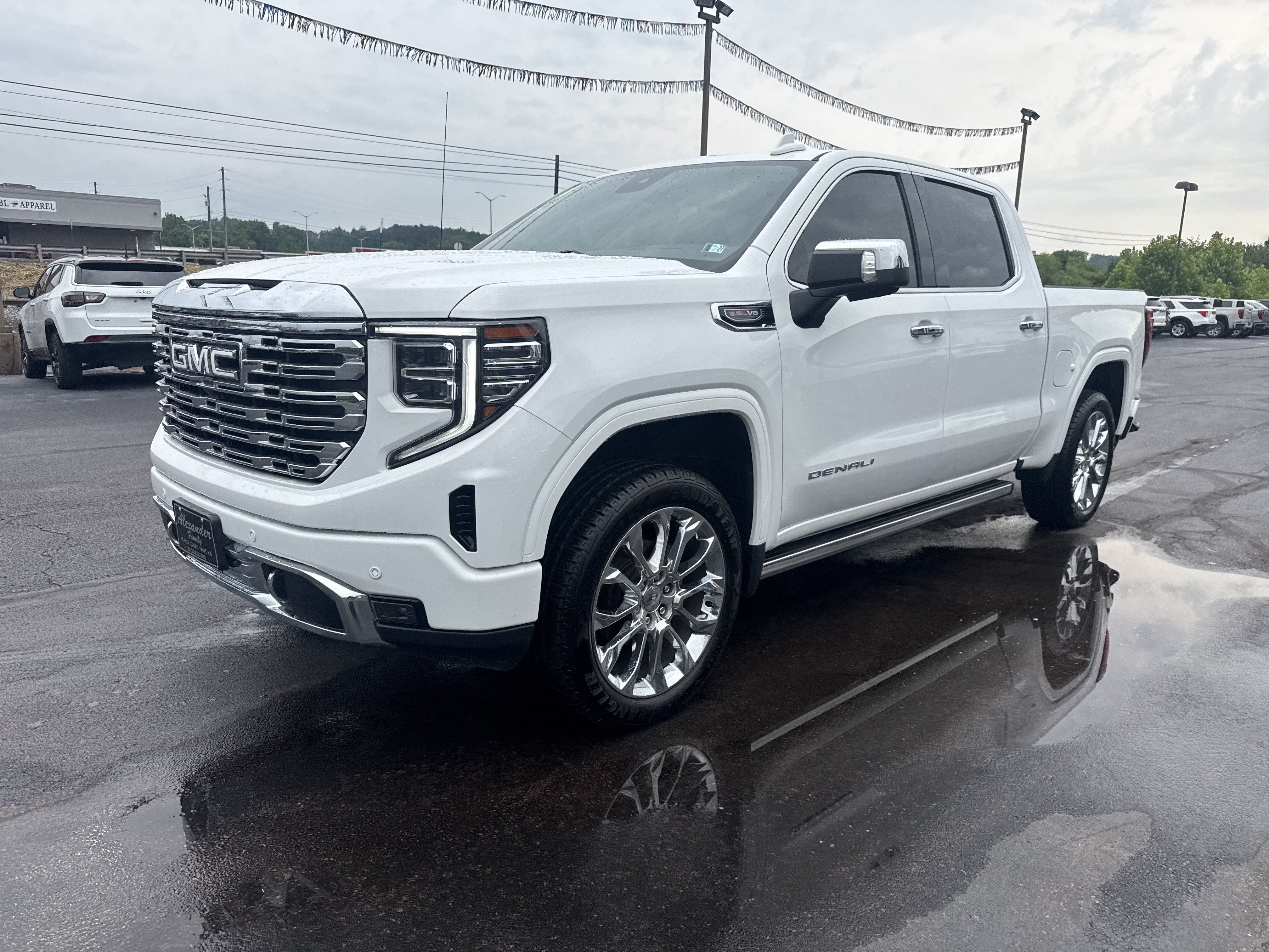 Used 2024 GMC Sierra 1500 Denali w/ Denali Reserve Package AWD/4WD image 8