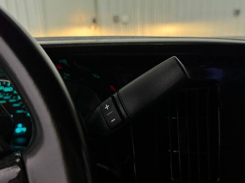 Used 2017 Chevrolet Express 2500 Extended RWD image 21