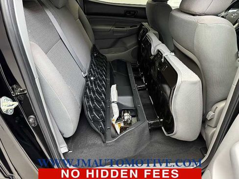 Used 2015 Toyota Tacoma w/ SR5 Package image 18