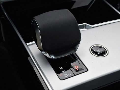 New 2025 Land Rover Range Rover SE image 13