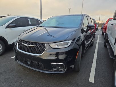 Used 2024 Chrysler Pacifica Touring-L