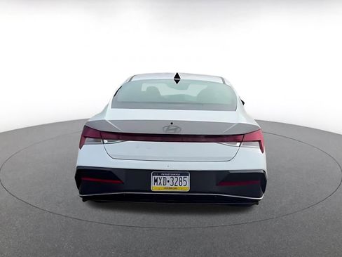 Used 2025 Hyundai Elantra SEL image 12