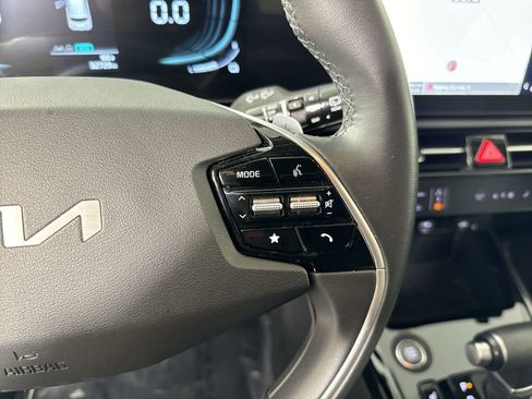 Used 2023 Kia Niro EX image 13