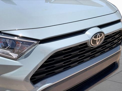 Used 2021 Toyota RAV4 XLE Premium FWD image 30