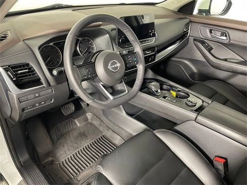 Used 2023 Nissan Rogue SL w/ SL Premium Package image 3