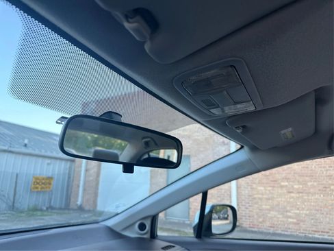 Used 2012 Honda Civic Hybrid Sedan image 18