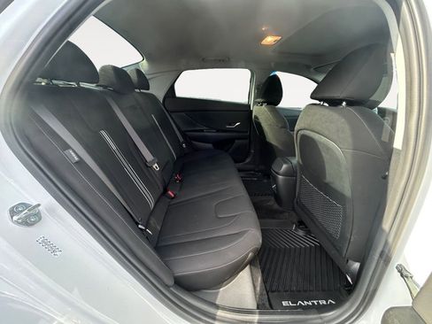 Certified 2025 Hyundai Elantra SEL w/ Cargo Package image 11