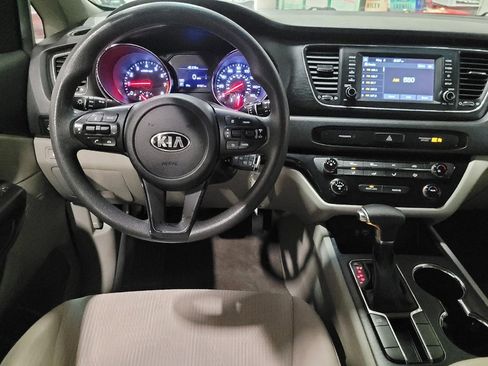 Used 2019 Kia Sedona LX FWD image 22