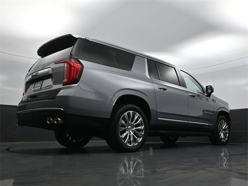 Used 2023 GMC Yukon XL Denali image 30