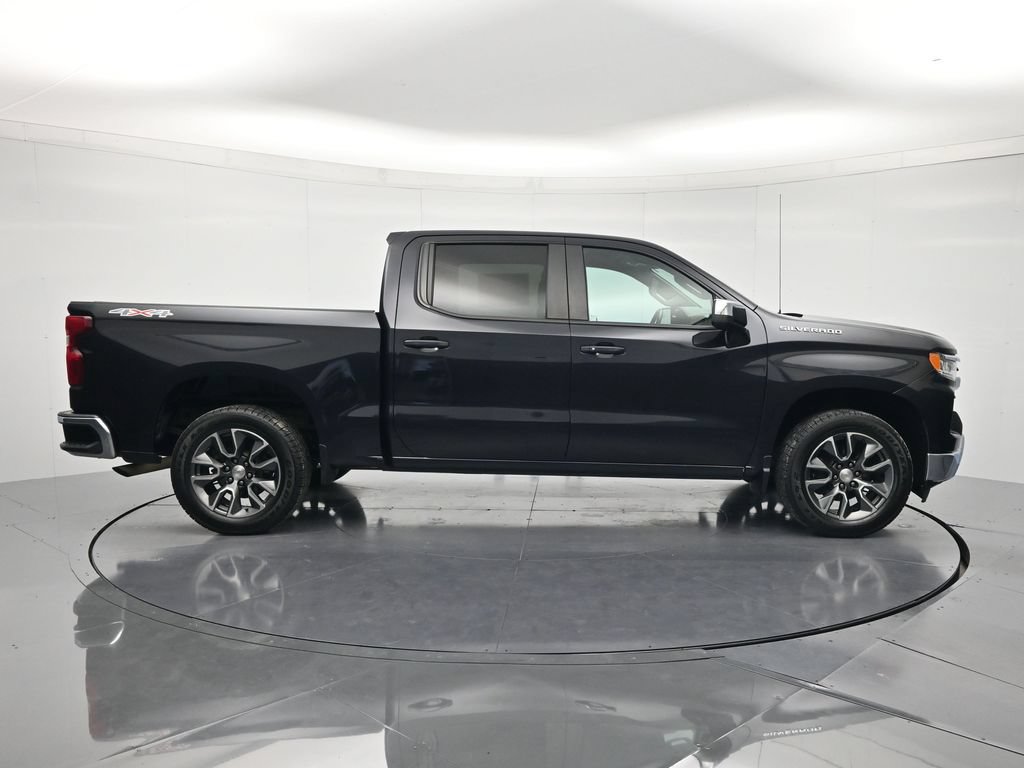 Used 2023 Chevrolet Silverado 1500 LT w/ Convenience Package II AWD/4WD image 4