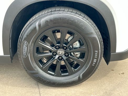 Used 2024 Toyota Grand Highlander AWD image 10