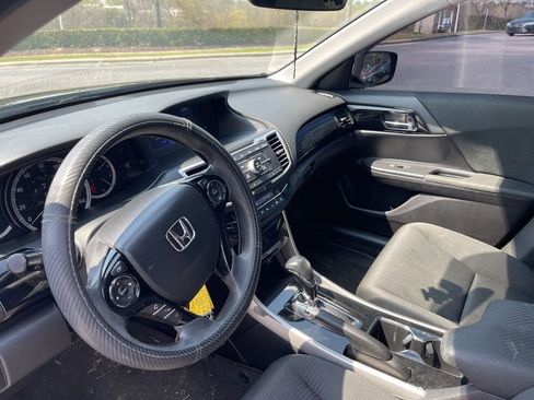 Used 2017 Honda Accord LX image 10