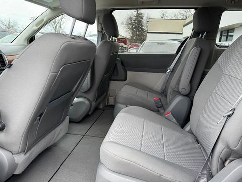 Used 2008 Chrysler Town & Country Touring w/ Flexible Seating Group image 14