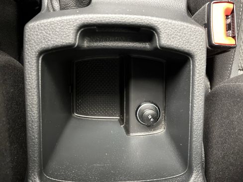 Used 2016 Volkswagen Golf S image 21